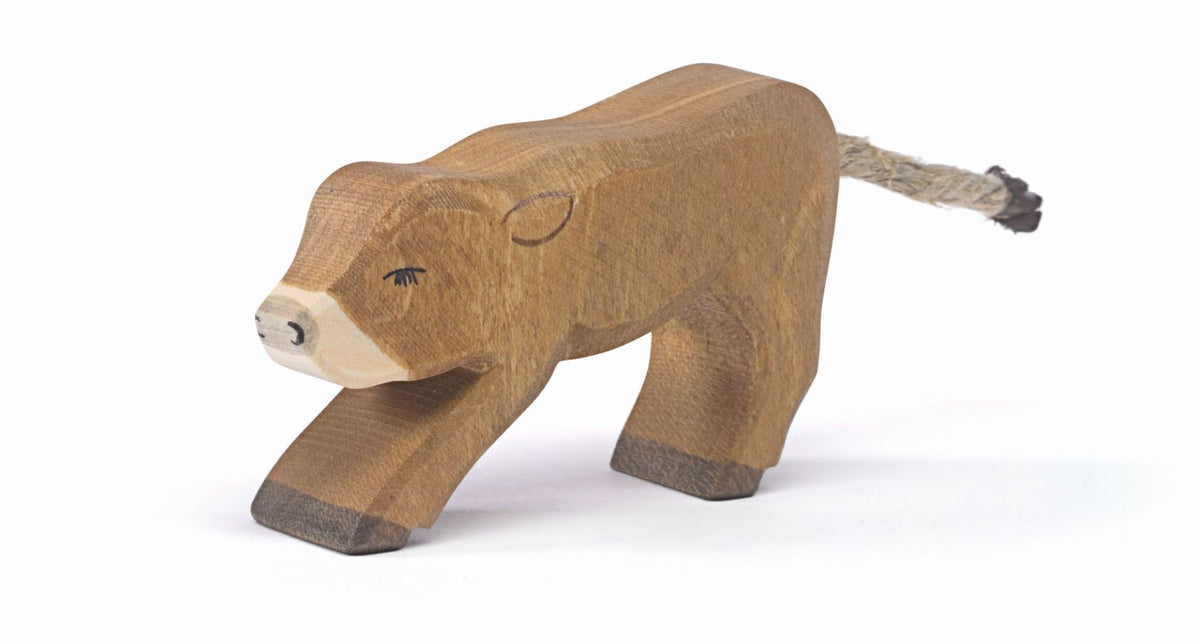 Almkälbchen trinkend